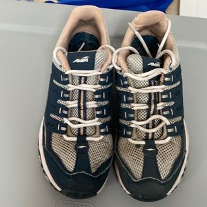 Ladies Avia tennis shoes size 7